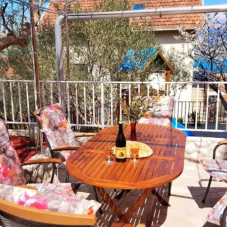 Erdgeschosswohnung Mit Viel Komfort Und Terrasse By Interhome Διαμέρισμα