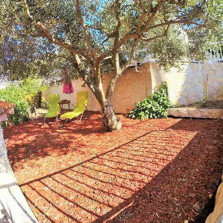 Erdgeschosswohnung Mit Viel Komfort Und Terrasse By Interhome Διαμέρισμα *