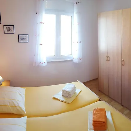 Erdgeschosswohnung Mit Viel Komfort Und Terrasse By Interhome Lägenhet *
