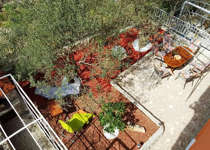 Erdgeschosswohnung Mit Viel Komfort Und Terrasse By Interhome *