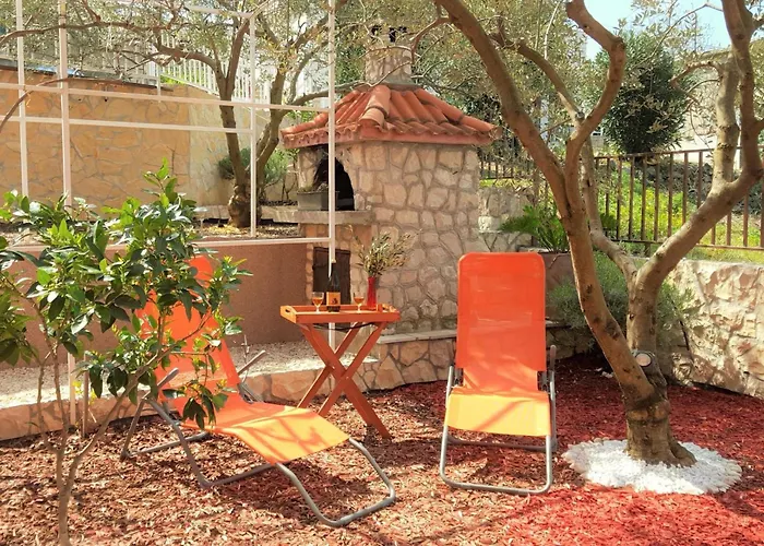 Erdgeschosswohnung Mit Viel Komfort Und Terrasse By Interhome Διαμέρισμα *