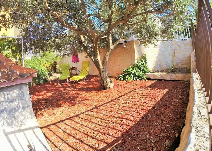 Erdgeschosswohnung Mit Viel Komfort Und Terrasse By Interhome Διαμέρισμα *