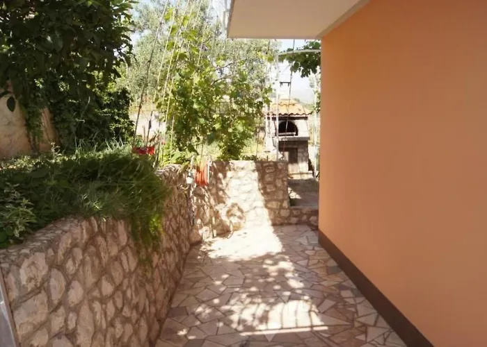 Διαμέρισμα Erdgeschosswohnung Mit Viel Komfort Und Terrasse By Interhome