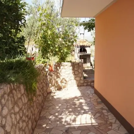 Apartman Erdgeschosswohnung Mit Viel Komfort Und Terrasse By Interhome