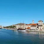 Erdgeschosswohnung Mit Viel Komfort Und Terrasse By Interhome Apartment Trogir