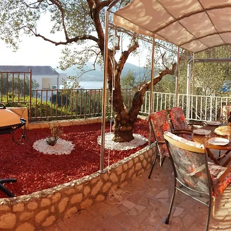 Erdgeschosswohnung Mit Viel Komfort Und Terrasse By Interhome