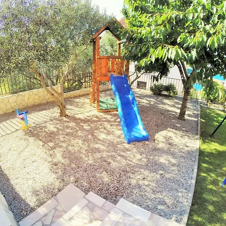 Erdgeschosswohnung Mit Viel Komfort Und Terrasse By Interhome